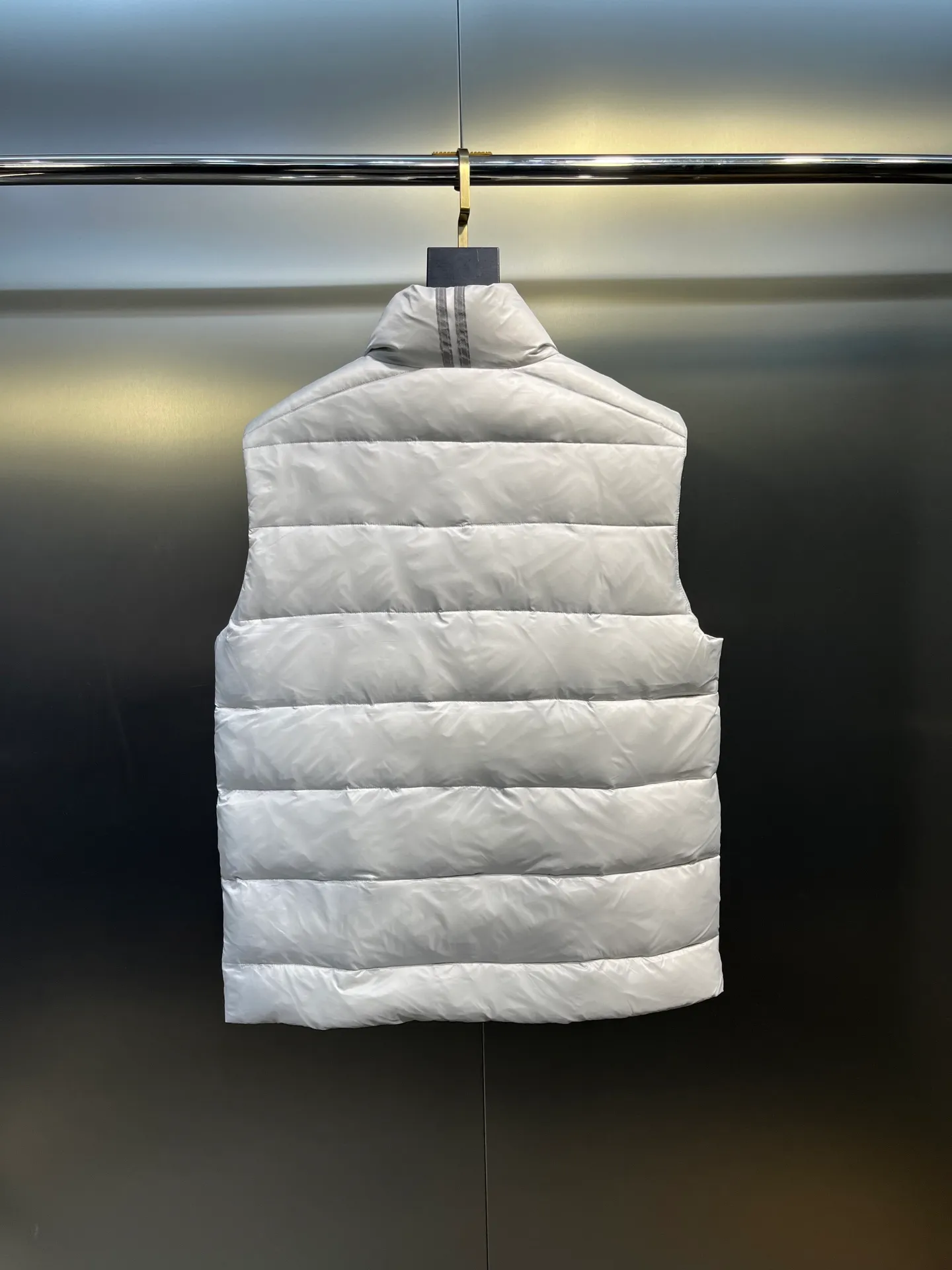 P560 Canadian brand CanadaGoose men's and women's CROFTON lightweight down vest 2229M DWR water-repellent treatment WindWall windproof fabric 700 fleece filling original mold opening details one to one production The upper body effect is stunning Exclusively available on the Xiaohongshu purchasing platform The highest version on the market Size: XS S M L XL XXL